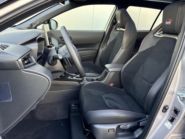 Toyota COROLLA Cross Hybrid 180 GR Sport **METALSTREAM GREY/ GR SPORT PLUS PACK/ DIRECT LEVERBAAR**