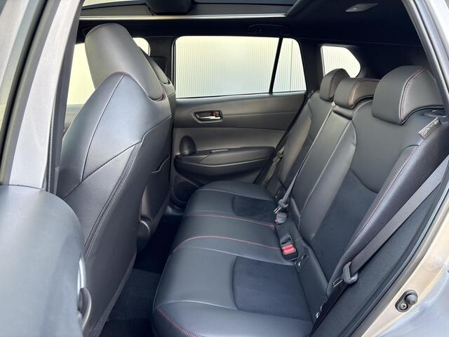 Toyota COROLLA Cross Hybrid 180 GR Sport **METALSTREAM GREY/ GR SPORT PLUS PACK/ DIRECT LEVERBAAR**