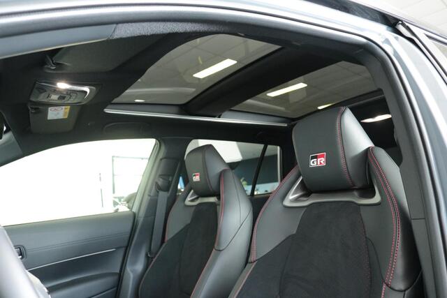 Toyota COROLLA Cross Hybrid 180 GR Sport, Plus Pack, Nieuw en in juli leverbaar met ¤2500 inruilpremie!