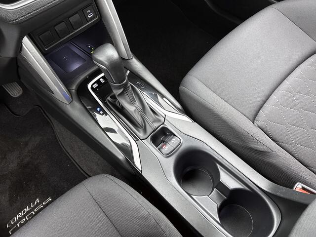 Toyota COROLLA Cross Hybrid 140 Dynamic Limited | Draadloze Telefoonlader | Achterklep Elektrisch | Navi | 18'' Lichtmetalen Velgen |