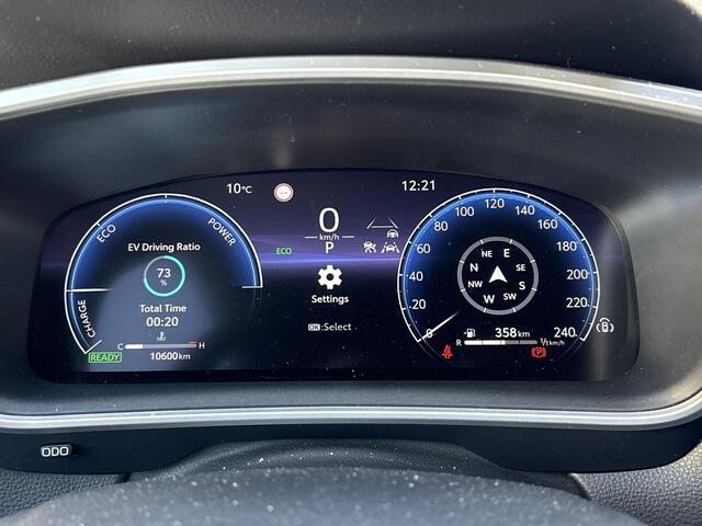 Toyota COROLLA Cross 2.0 High Power Hybrid First Edition **DODEHOEK DETECTIE/ STOELVERWARMING/ KEYLESS**