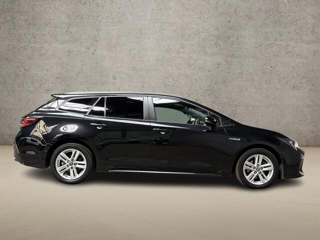 Toyota COROLLA 1.8 Hybrid Sport Automaat (NAVIGATIE, LEDER, VIRTUAL COCKPIT, CAMERA, SPORTSTOELEN, GETINT GLAS, ADAPTIVE CRUISE, NIEUWE APK, NIEUWSTAAT)