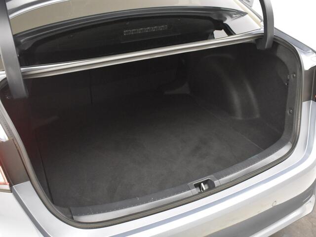 Toyota COROLLA 1.8 Hybrid GR-Sport | Parkeersensoren V+A | Stoelverwarming