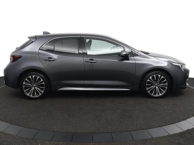 Toyota COROLLA 1.8 Hybrid First Edition | Stoelverwarming | Draadloos telefoonlader | Parkeersensoren Rondom | Led verlichting | Origineel NL |