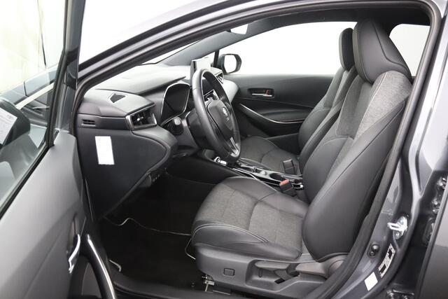 Toyota COROLLA 1.8 Hybrid First Edition | Stoelverwarming | Draadloos telefoonlader | Parkeersensoren Rondom | Led verlichting | Origineel NL |