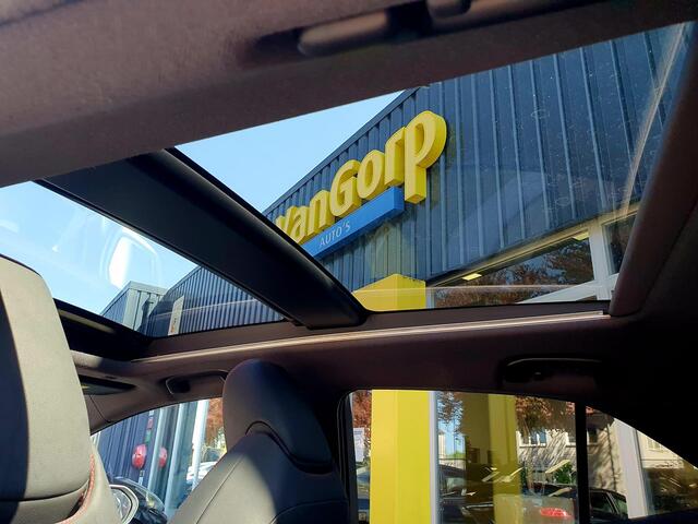 Toyota COROLLA Hybrid 200 GR Sport Pano All-in prijs!