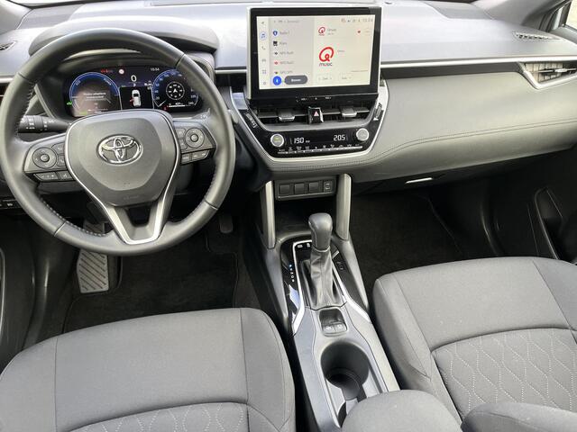 Toyota COROLLA Cross Hybrid 140 Style | Carplay | Elektrische klep | 18 inch LM-velgen | Keyless entry | LED koplampen |