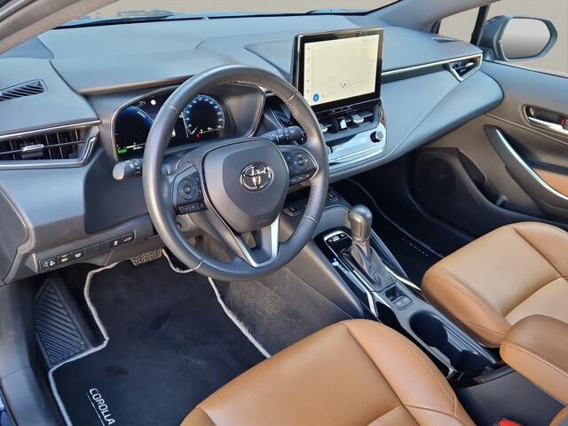 Toyota COROLLA Touring Sports Hybrid 140 First Edition Trekhaak - NL Auto - Leer