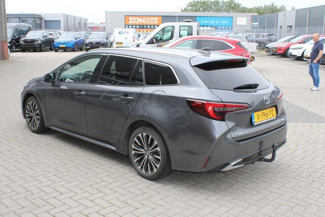 Toyota COROLLA Touring Sports 1.8 Hybrid First Edition | Trekhaak | Adaptieve Cruise Control | Stoelverwarming | 17 Inch Lichtmetalen Velgen | Electrische achterklep