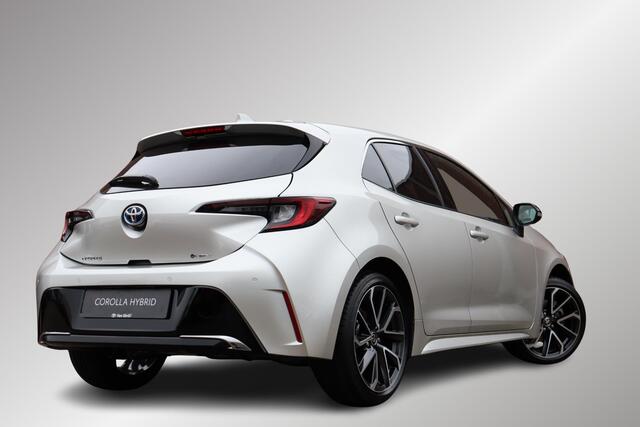 Toyota COROLLA Hybrid 180 Executive Nieuw en uit voorraad leverbaar met ¤ 6.000, - voordeel, inclusief trekhaak!! , Stoel & Stuurverwarming, Parkeersensoren voor en achter, Head Up Display,Nieuw en direct leverbaar!