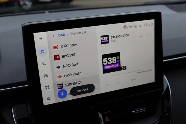 Toyota COROLLA Hybrid 180 Executive Nieuw en uit voorraad leverbaar met ¤ 6.000, - voordeel, inclusief trekhaak!! , Stoel & Stuurverwarming, Parkeersensoren voor en achter, Head Up Display,Nieuw en direct leverbaar!