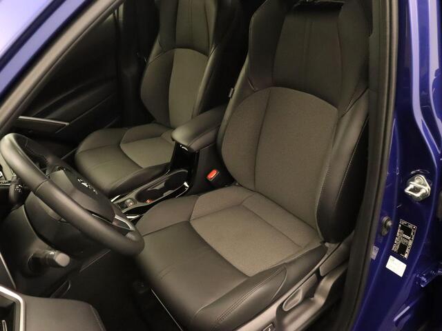 Toyota COROLLA Cross 2.0 High Power Hybrid First Edition - ORIGINEEL NEDERLANDSE AUTO - ELEKTRISCHE ACHTERKLEP - DODEHOEKDETECTIE - STOELVERWARMING VOORSTOELEN - KEYLESS ENTRY/START - APPLE CARPLAY/ANDROID AUTO - CRUISE CONTROL ADAPTIEF