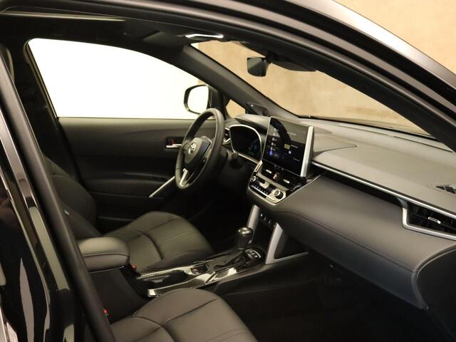 Toyota COROLLA Cross Hybrid 200 STYLE - ORIGINEEL NEDERLANDE AUTO - ELEKTRISCHE ACHTERKLEP - KEYLESS ENTRY/START - DODEHOEKDETECTIE - VOORSTOELEN VERWARMD - STUURVERWARMING - AIRCO AUTOMATISCH - CRUISE CONTROL ADAPTIEF - PANORAMADAK