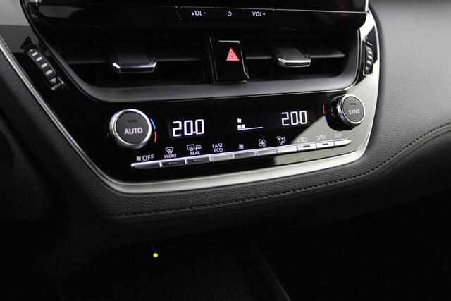 Toyota COROLLA Cross Hybrid 180 Dynamic | Parkeersensoren | Trekhaak | Nieuw model | Verwarmde stoelen en stuur |