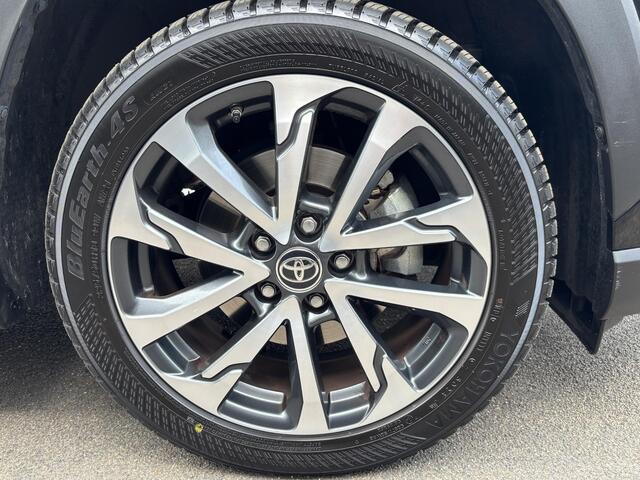 Toyota COROLLA Cross 2.0 High Power Hybrid First Edition Nieuw geleverd, 1e eign. Stoelverwarming, Dodehoekdetectie, Elek. achterklep, LMV, Navigatie, All-season banden, Parkeersensoren voor + achter