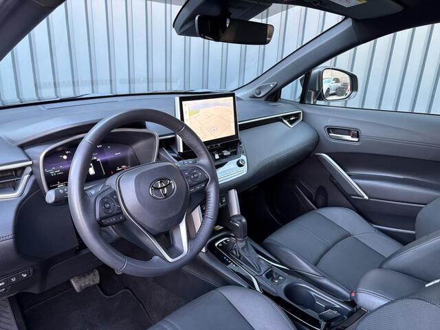 Toyota COROLLA Cross 2.0 High Power Hybrid Launch Edition | 360 Camera | Trekhaak | JBL | Elk. A-klep | Stuur & Stoel verw. | Prijs Rijklaar!!
