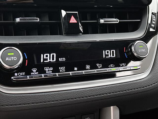 Toyota COROLLA Cross Hybrid 140 Style | Metaallak | Camera achter |