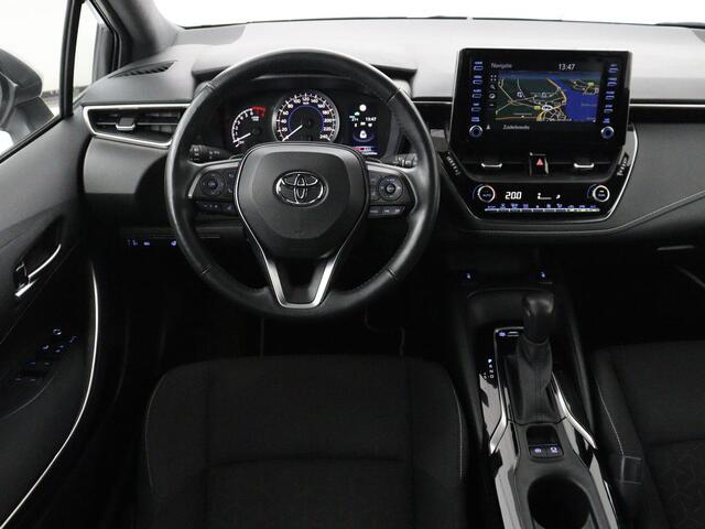 Toyota COROLLA 2.0 Hybrid First Edition | Stoel & stuurverwarming | Navigatie | Carplay | Adaptive cruise | Full LED | Camera | Climate control | Bluetooth