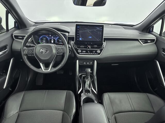 Toyota COROLLA Cross Hybrid 140 Business Plus | Dodehoek detectie | Stoelverwarming | Parkeersensoren voor+achter | Elektrische achterklep | Draadloze telefoonlader | Half lederen bekleding |