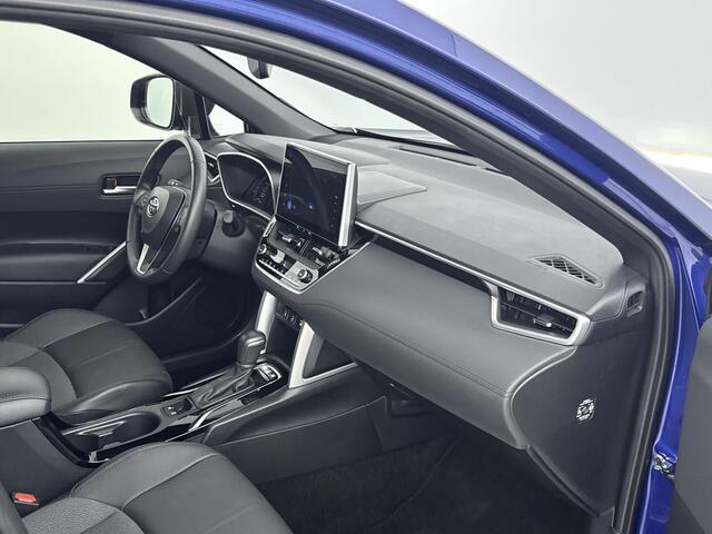 Toyota COROLLA Cross Hybrid 140 Business Plus | Dodehoek detectie | Stoelverwarming | Parkeersensoren voor+achter | Elektrische achterklep | Draadloze telefoonlader | Half lederen bekleding |