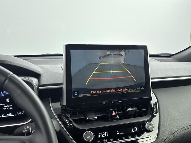 Toyota COROLLA Cross Hybrid 140 Business Plus | Dodehoek detectie | Stoelverwarming | Parkeersensoren voor+achter | Elektrische achterklep | Draadloze telefoonlader | Half lederen bekleding |