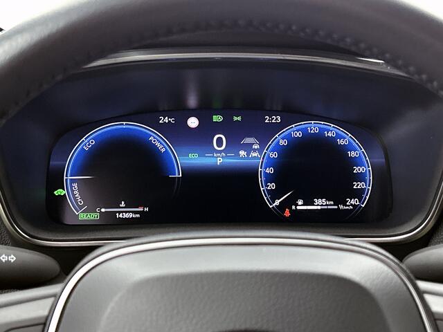Toyota COROLLA Hybrid 140 Executive | Dealer onderhouden | 1e eigenaar | JBL | Head-Up Display | Dodehoek detectie | FULL LED verlichting Adaptive | Parkeersensoren voor+achter | Stoelverwarming | Draadloze telefoonlader |
