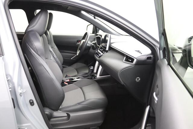 Toyota COROLLA Cross Hybrid 200 Style | Alcantara Bekleding | Led Verlichting | Navigatie | Keyless Entry |