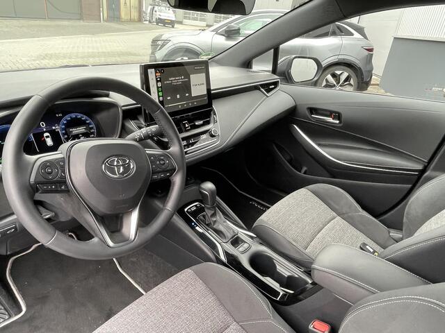 Toyota COROLLA Touring Sports Hybrid 140 Dynamic Plus, Parkeersensoren Voor en Achter, Winterpakket Electr achterklep, 15.000 KM, All Season banden