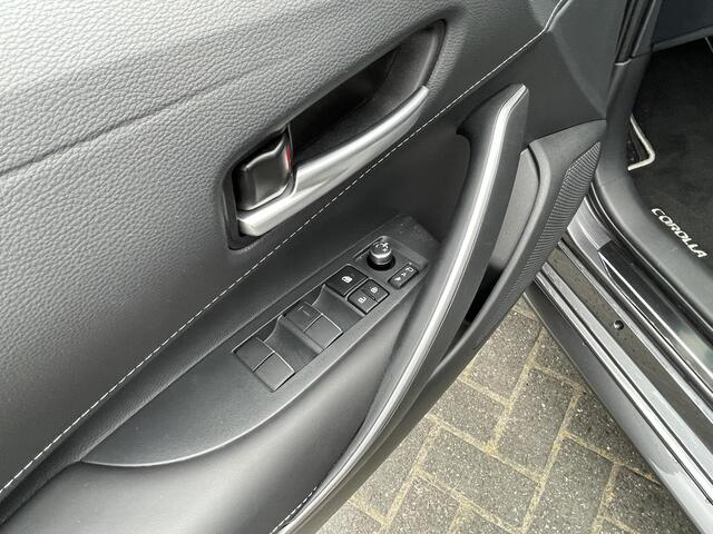 Toyota COROLLA Touring Sports Hybrid 140 Dynamic Plus, Parkeersensoren Voor en Achter, Winterpakket Electr achterklep, 15.000 KM, All Season banden