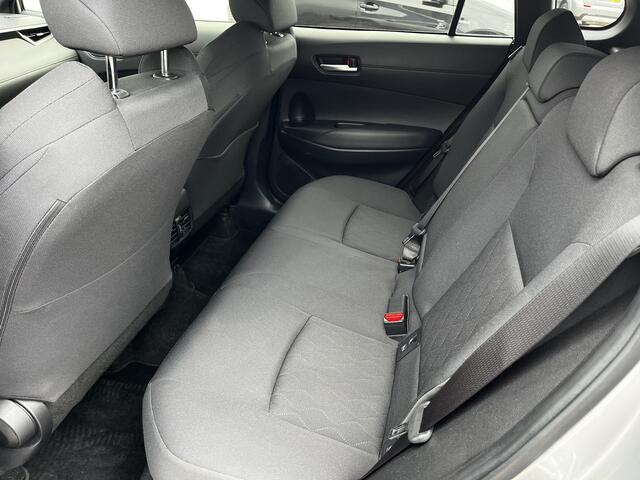 Toyota COROLLA Cross Hybrid 140 Style NL Auto Dealer Onderhouden Parkeer en Dodehoek sensoren Navi Carplay Clima Cruise