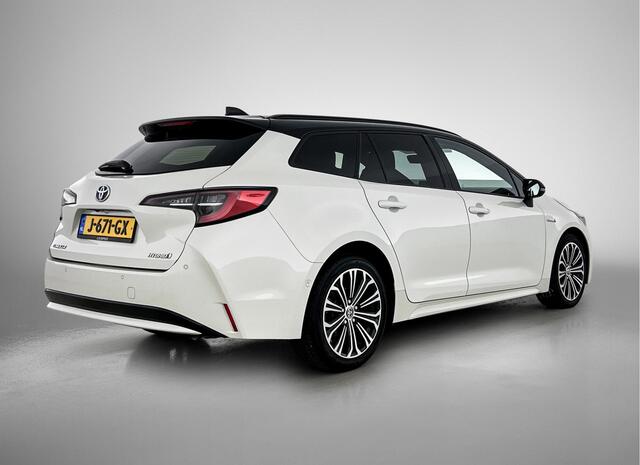 Toyota COROLLA Touring Sports 1.8 Hybrid Executive Bi-Tone | Dealer onderhouden | Head-Up display | Dodehoek detectie | Parkeersensoren voor+achter met assistent | elektrische achterklep | Stoelverwarming | Draadloze telefoonlader |