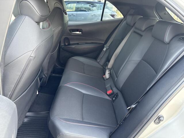 Toyota COROLLA Hybrid 140 GR Sport **DODEHOEK DETECTIE/ STOELVERWARMING/ KEYLESS**