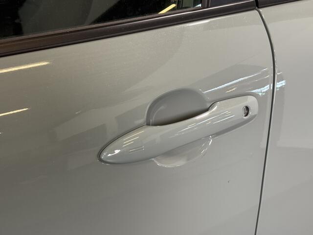 Toyota COROLLA Cross Hybrid 140 Style | Dodehoek detectie | Elektrische achterklep | CarPlay |