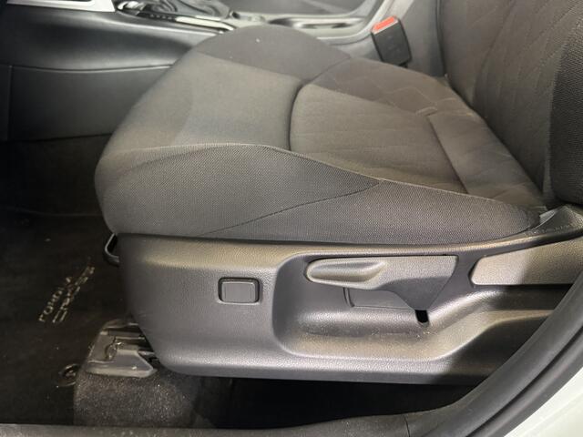 Toyota COROLLA Cross Hybrid 140 Style | Dodehoek detectie | Elektrische achterklep | CarPlay |