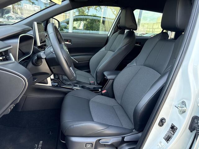 Toyota COROLLA Cross 2.0 High Power Hybrid First Edition **DODEHOEK DETECTIE/ STOELVERWARMING/ PARKEERSENSOREN**