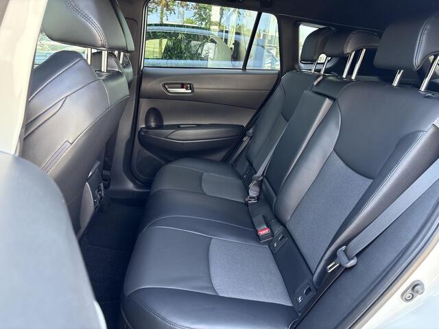 Toyota COROLLA Cross 2.0 High Power Hybrid First Edition **DODEHOEK DETECTIE/ STOELVERWARMING/ PARKEERSENSOREN**