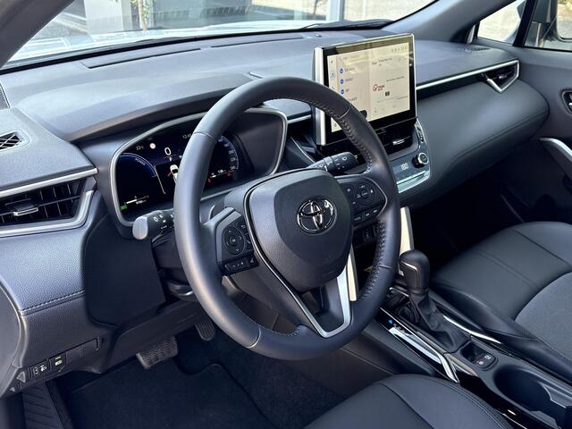 Toyota COROLLA Cross 2.0 High Power Hybrid First Edition **DODEHOEK DETECTIE/ STOELVERWARMING/ PARKEERSENSOREN**