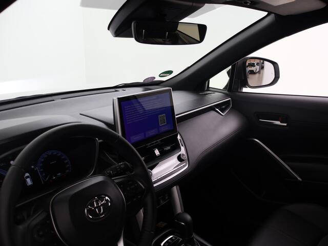Toyota COROLLA Cross Hybrid 200 Style | Dealer onderhouden | Dodehoek detectie | Stoelverwarming | Elektrische achterklep | Parkeersensoren voor+achter | Draadloze telefoonlader | Navigatie | Apple CarPlay/Android Auto | Cruise C