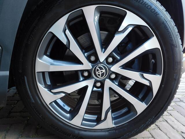 Toyota COROLLA Cross 2.0 High Power Hybrid First Edition | Trekhaak | Treeplanken