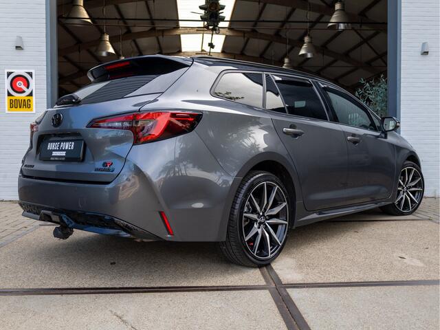 Toyota COROLLA Touring Sports Hybrid 140 GR Sport *ACC | Trekhaak | Camera | Keyless | Blindspot | Apple Carplay | Stoelverwarming | Clima | Navi*