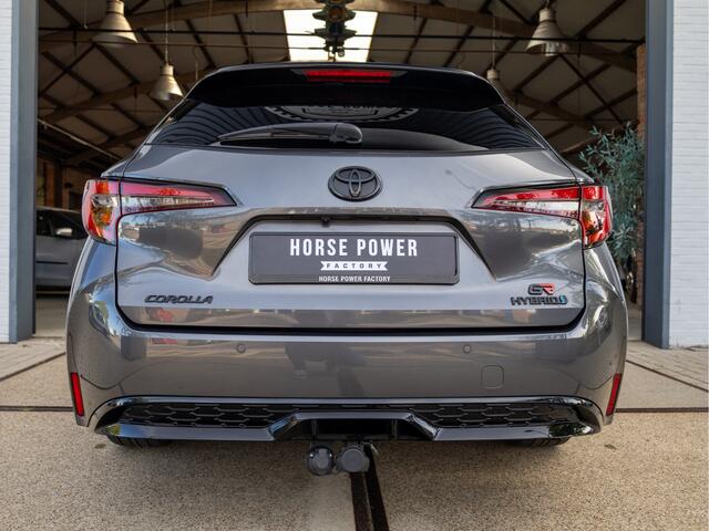 Toyota COROLLA Touring Sports Hybrid 140 GR Sport *ACC | Trekhaak | Camera | Keyless | Blindspot | Apple Carplay | Stoelverwarming | Clima | Navi*