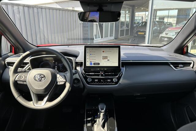 Toyota COROLLA Cross Hybrid 140 Dynamic, Nieuw en uit voorraad leverbaar met €3.000,- inruilpremie!