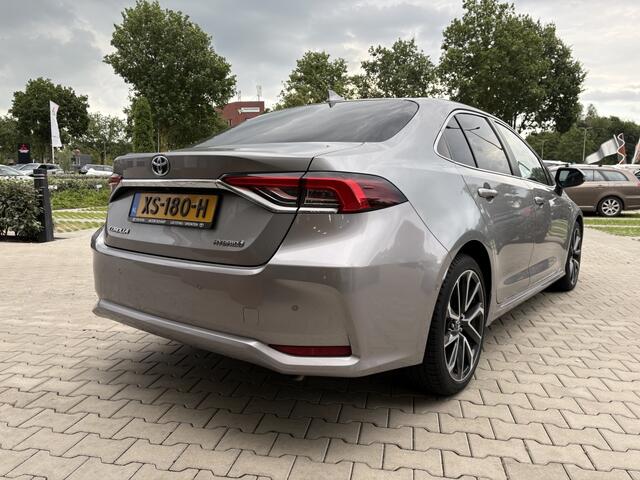 Toyota COROLLA 1.8 Hybrid Executive | Leer | All Seasons