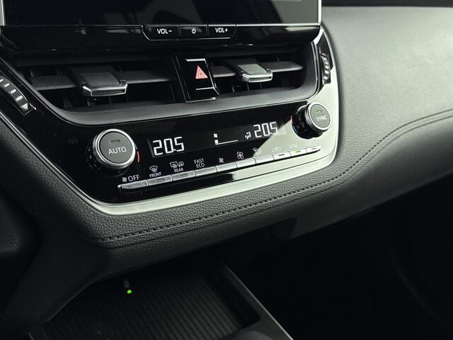 Toyota COROLLA Cross Hybrid 140 Dynamic | Facelift Model | Stoel+stuurverwarming | Dodehoek detectie | Elektrische achterklep | Parkeersensoren voor+Achter | Navigatie | Apple CarPlay/Android Auto | Cruise Control Adaptive |