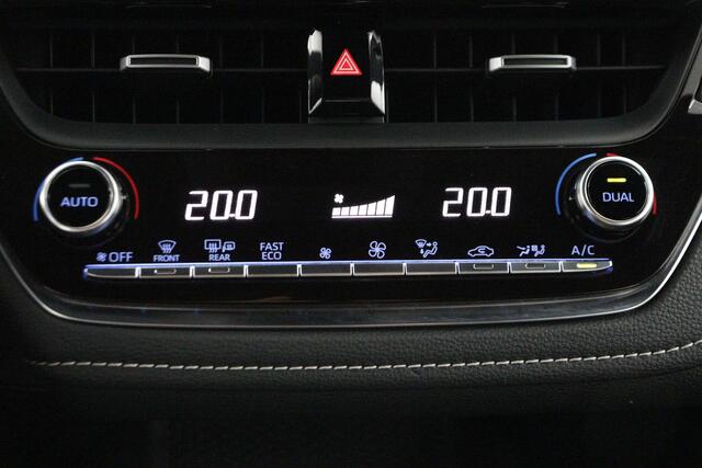 Toyota COROLLA Touring Sports 2.0 Hybrid First Edition | lm velgen | Trekhaak | Navigatie |