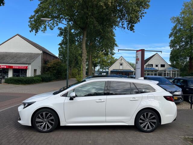 Toyota COROLLA TOURING SPORTS 2.0 HYBRID BUSINESS PLUS 152PK AUTOMAAT / NAVI / CAMERA / DAB / ADAP. CRUISE / STOELVERW. / 17'' LM-VELGEN