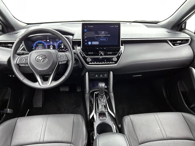 Toyota COROLLA Cross Hybrid 200 Style | Trekhaak afneembaar | Half lederen bekleding | Stoelverwarming | Dodehoek detectie | Parkeersensoren voor+achter | Elektrische achterklep |