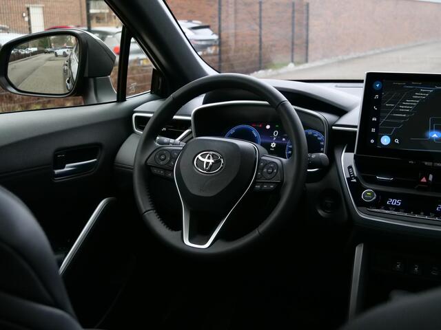 Toyota COROLLA Cross 1.8 High Power Hybrid Style 140 Pk Automaat Navigatie / DAB / Leer / Pano-dak / Apple Carplay