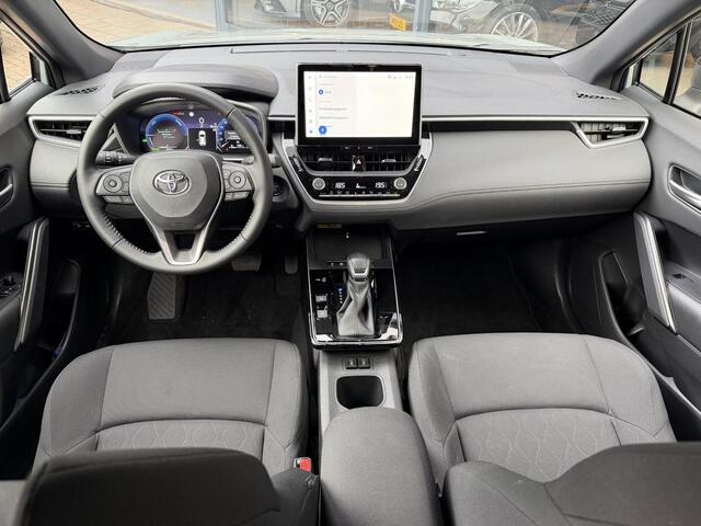 Toyota COROLLA Cross Hybrid 140 Dynamic DODEHOEK DETECTIE | LANE ASSISTENT | ACHTERUIT RIJ CAMERA | NEDERLANDSE AUTO | LED PAKKET | NAVIGATIE | DAB RADIO | ADAPTIVE CRUISECONTROL| PARKEERSENSOREN | STOEL / STUUR VERWARMING |