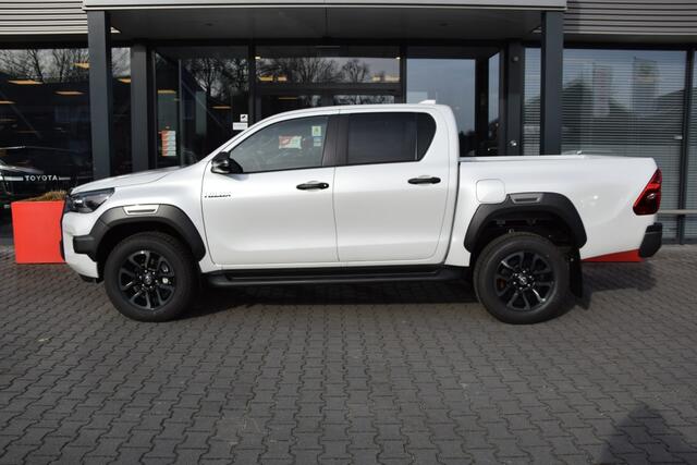 Toyota HI-LUX 2.8 D-4D DUBBEL CABINE INVINCIBLE A/T BE TREKKER 5 SITZ VAN